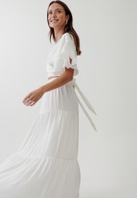 TUSSAH MILLY  - Maksi svārki - white