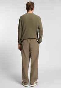 BOSS Strickpullover - open brown five