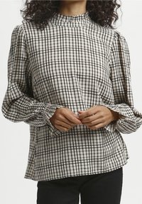 Kariertes Bluse in Beige und Schwarz, mit einem hohen, gerafften Ausschnitt und Puffärmeln mit elastischen Bündchen. Der Stoff hat eine glatte Textur.