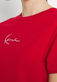 Karl Kani T-shirts print - red