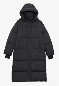 Lang sort quilted pufferjakke med hætte, lange ærmer med indvendige manchetter, forkant lynlås med klap og sidelommer.