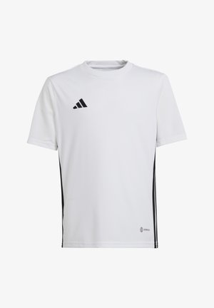 Camiseta deportiva blanca con detalles negros, de cuello redondo, mangas cortas y detalles de malla en los hombros. Logo de Adidas en la parte delantera.