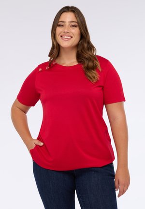T-shirt rouge à manches courtes en tissu doux, avec des éléments décoratifs sur l'épaule et une coupe décontractée avec des poches latérales.