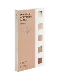 Verpakking van vijf huidkleurige strings gemaakt van een onzichtbare polyamide mix; voorzien van ademend, snel droogend materiaal; gepresenteerd in een elegante witte doos.