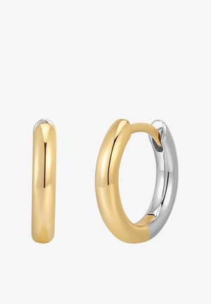 Zlaté a strieborné kruhové náušnice s hladkým, zaobleným dizajnom. Zlatá časť má lesklý povrch, čo kontrastuje so lesklým striebrom.