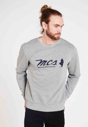 Grå sweatshirt lavet af en blanding af bomuld, med lange ærmer, en rund halsudskæring og et mørkeblåt trykt logo med tekst over brystet.