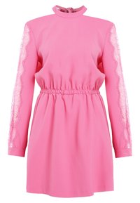 Rosa klänning med långa ärmar och spetsdetaljer längs ärmarna. Rund halsringning och resår i midjan. Slät tygtextur.