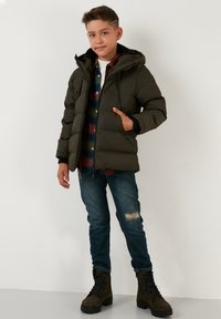 Unselected, dark khaki