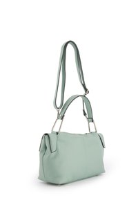 Mintgroene leren handtas met dubbele handvatten en een verstelbare schouderriem. Beschikt over een soepele textuur en chroomkleurige hardware accenten.