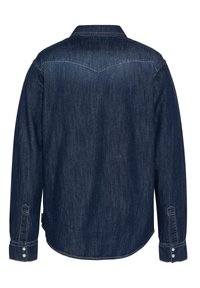 Camicia in denim blu scuro con yoke posteriore, maniche lunghe, polsini con bottone e orlo curvo. Presenta una leggera scoloritura e un design classico.