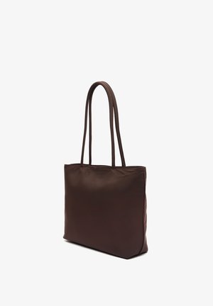 Borsa a tracolla rettangolare marrone con doppi manici lunghi e texture liscia e imbottita, mostrata leggermente inclinata su sfondo bianco.