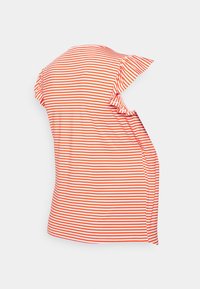 Gestreept T-shirt in rood en wit met korte, gerafelde mouwen, voorzien van een ronde halslijn en een relaxed fit. Zachte stof en casual ontwerp.
