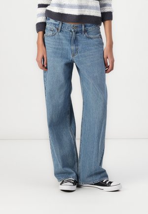 Curve Love Low Rise Ultra Loose Jean - Wide Leg - med tinted crease
