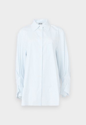 Gaiši zila svītraina pogām aizdares krekls ar platām apkaklēm, garām piedurknēm un brīvu piegriezumu. Ir kreisās krūšu kabatas un mīksta auduma tekstūra.