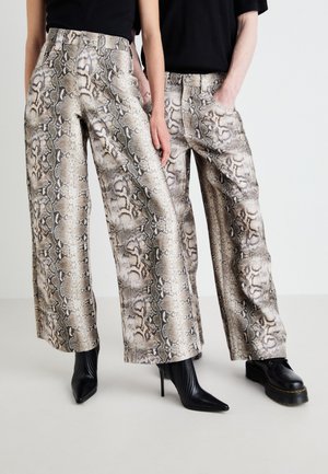 Jaded London VINTAGE SNAKE PRINT COLOSSUS UNISEX - Džínsy široké - grey