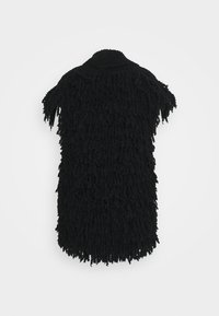 Musta, teksturoitu neulevaate, jossa on karvainen ulkonäkö, epäsymmetrinen muotoilu ja lyhyet hihat. Kiinnityksiä ei ole näkyvissä.