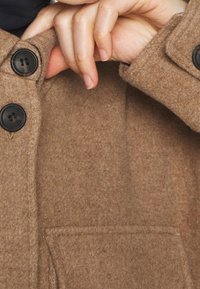 DESIGNERS REMIX Klassisk kappa / rock - camel