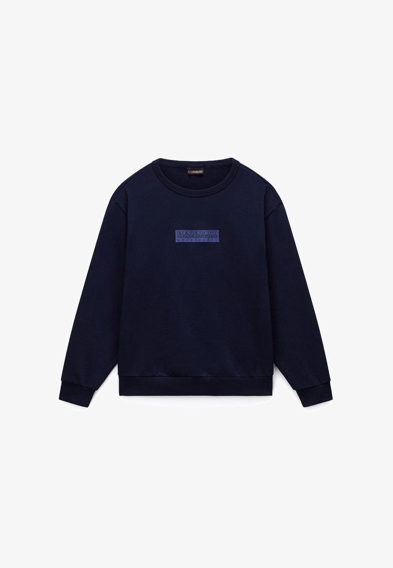 Donkerblauwe crewneck trui met lange mouwen en een klein rechthoekig logopatchje in het midden van de borst.