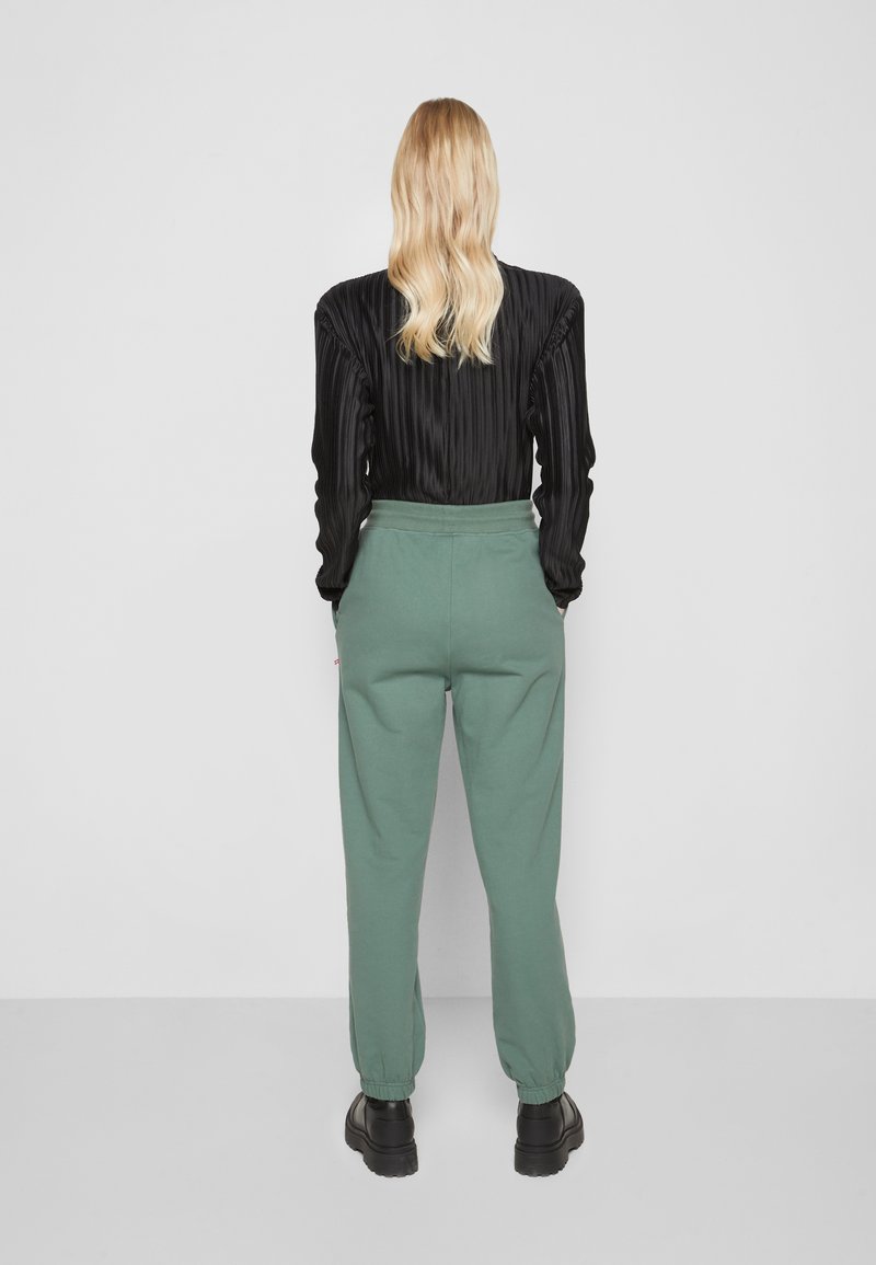 Damen Bekleidung | Han Kjøbenhavn PANTS Jogginghose dusty green/grün - CC69703 Damen Bekleidung | Han Kjøbenhavn PANTS Jogginghose dusty green/grün - CC69703