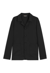 Veste noire en tissu lisse, dotée d'un col, de boutons sur le devant, de deux grandes poches plaquées et de manches longues. Design simple, coupe semi-ajustée.