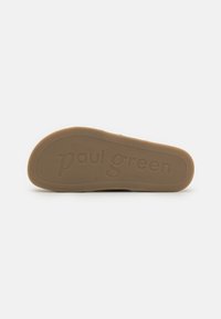 Brun gummisåle med preget "paul green"-merking. Glatt tekstur, litt buet form og rund hælkant synlig fra bunnvyn.