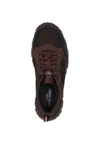 Braune Wildleder- und Mesh-Schuhe mit runder Zehenpartie, strukturiertem Sohlenprofil und Schnürsystem. Verfügt über kontrastierende Akzente und einen gepolsterten Schaft.