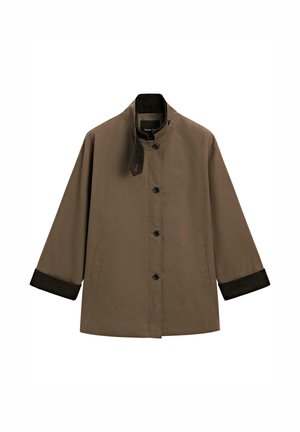 Braune, mittelgroße Jacke mit Stehkragen, Knopfverschluss und zwei Fronttaschen. Verfügt über kontrastierende schwarze Bündchen und eine glatte Textur.