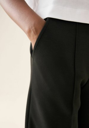 Next, REGULAR FIT - WIDE LEG STRETCH SCUBA SENIOR SCHOOL TROUSERS - Jogginghose - black