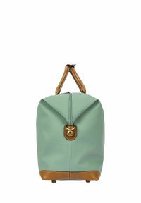 Borsa verde menta con una finitura testurizzata, dettagli in pelle marrone, chiusura con zip e una robusta maniglia superiore.