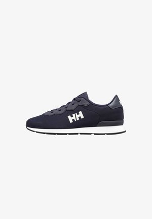 Sneaker in rete blu navy con accenti bianchi, caratterizzata da una superficie testurizzata, colletto imbottito e logo sul lato. Suola in gomma per una buona presa.