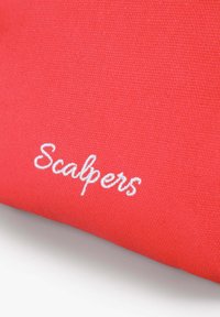 Scalpers SKULLER  - Kosmetiktasker - coral