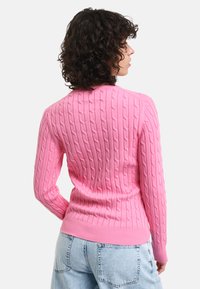 GANT CABLE C NECK - Strickpullover - candy pink