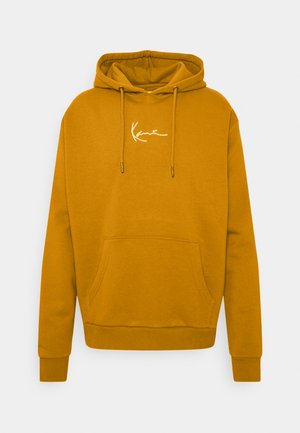 Sennepsgule hoodie med frontlomme, snoretræk og hvid broderet logo. Har lange ærmer og ribbede manchetter.