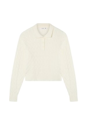 Maglione bianco tagliato, con un design a trecce, dotato di colletto e patta con tre bottoni, maniche a coste e orlo. Texture morbida.