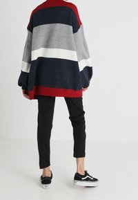 Noisy May Kofta - red