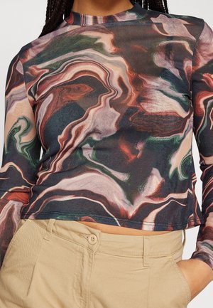 Langärmeliges Oberteil mit einem mehrfarbigen abstrakten Marmormuster in Schwarz-, Pink- und Grüntönen, gefertigt aus einem durchscheinenden, leichten Stoff.