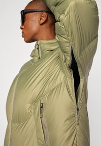 Burton LONG PARKA - Sulemantel - forest moss