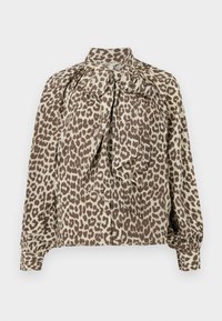 Blusa con stampa leopardata in marrone e beige, caratterizzata da un collo alto, maniche lunghe e un dettaglio con fiocco sullo scollo. Materiale morbido.