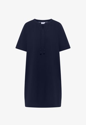 Marineblå kjole med korte ærmer i tekstureret stof med rund halsudskæring, der har en frontnøglehul og fletnissetasselbånd.