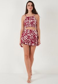LELA SLIM FIT - Áčková sukně - red