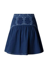 Marineblauer Rock mit gerafftem Stoff und hellblauer geometrischer Stickerei rund um den Bund und den oberen Bereich.