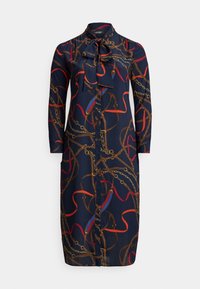 Neadzila garroku krekla kleita ar priekšējiem pogām, apkakli ar loku un daudzkrāsainu ķēžu un virvju rakstu brūnos, sarkanos un zelta toņos.