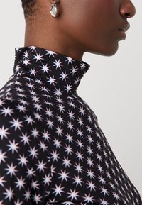 Marc Cain Pikkade varrukatega topp - black/white