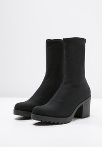 Vagabond Botines con plataforma - black
