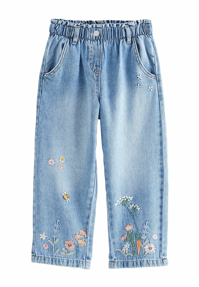Pantalon en denim bleu clair avec taille élastique, deux poches avant et broderies colorées florales et végétales sur les jambes.