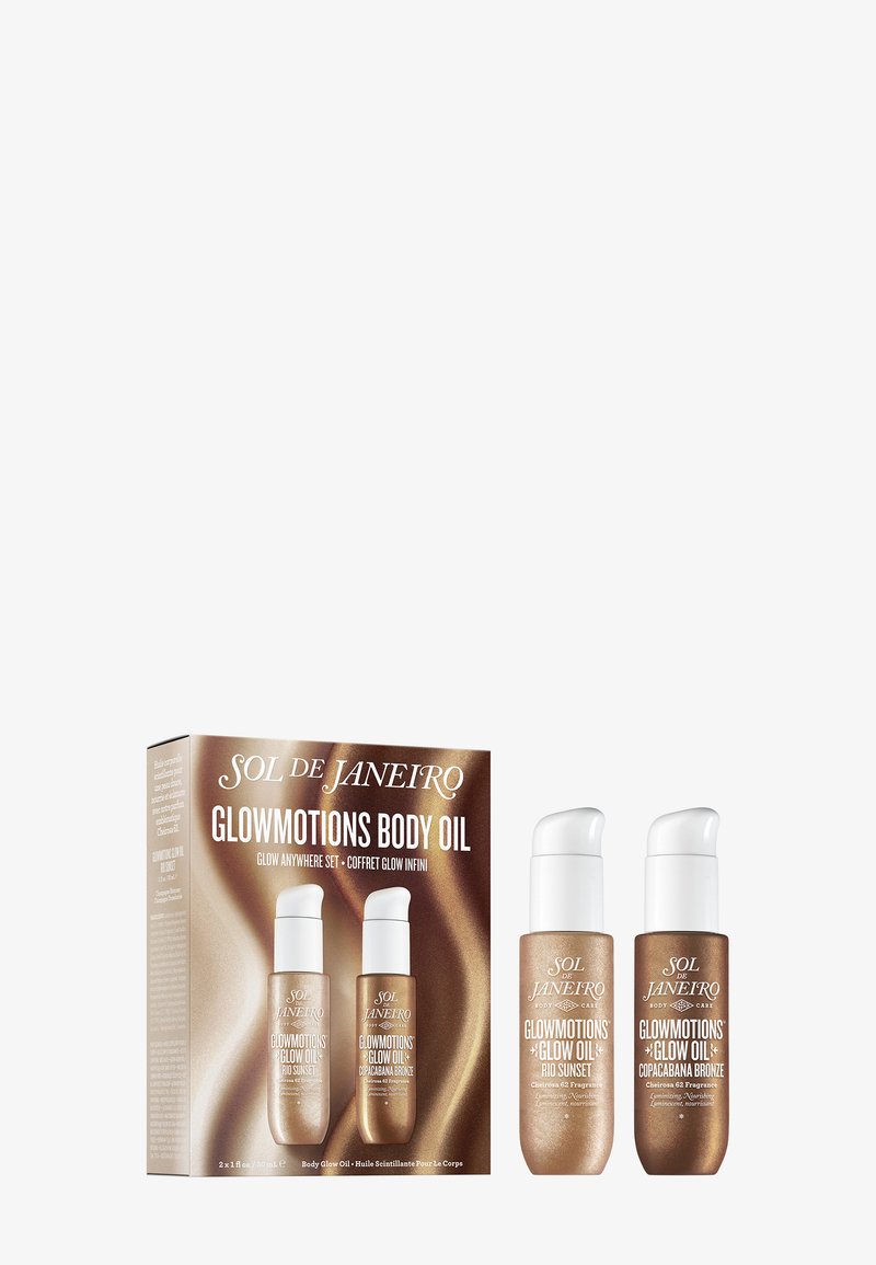 Sol de Janeiro Glowmotions kroppsolje-sett med to pumpeflasker merket Rio Sunset og Copacabana Bronze, vist ved siden av esken.