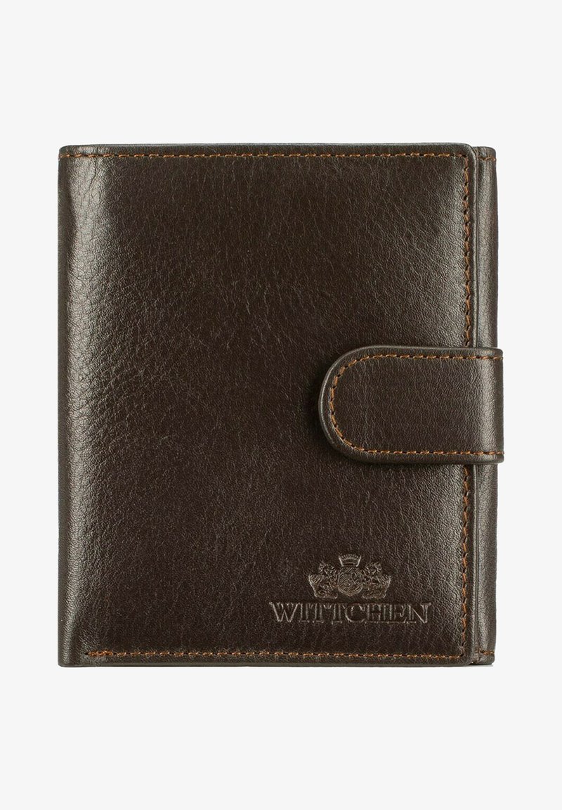 Portefeuille en cuir marron avec une texture lisse, des bords cousus et une fermeture à pression. Il présente un logo de marque en relief et un design rectangulaire compact.