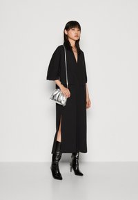 Object OBJFLO 2/4 MIDI DRESS - Hverdagskjole - black