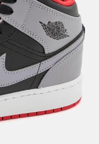 Jordan AIR JORDAN 1 UNISEX - Visoke tenisice - black/cement grey/fire red/white