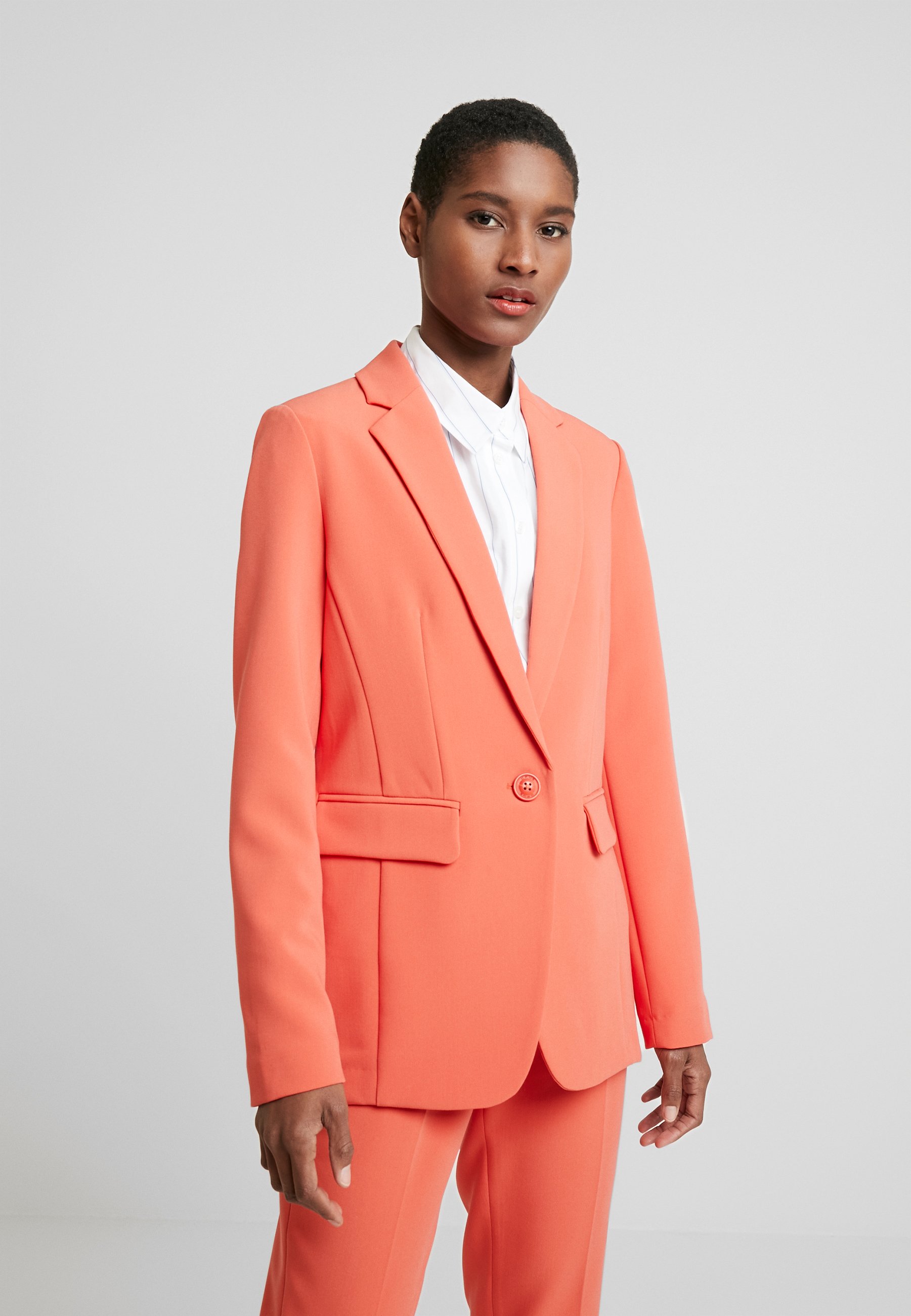Opus JARILA Kort kåpe frakk fresh coral Zalando.no Opus JARILA - Kort kåpe / frakk - fresh coral